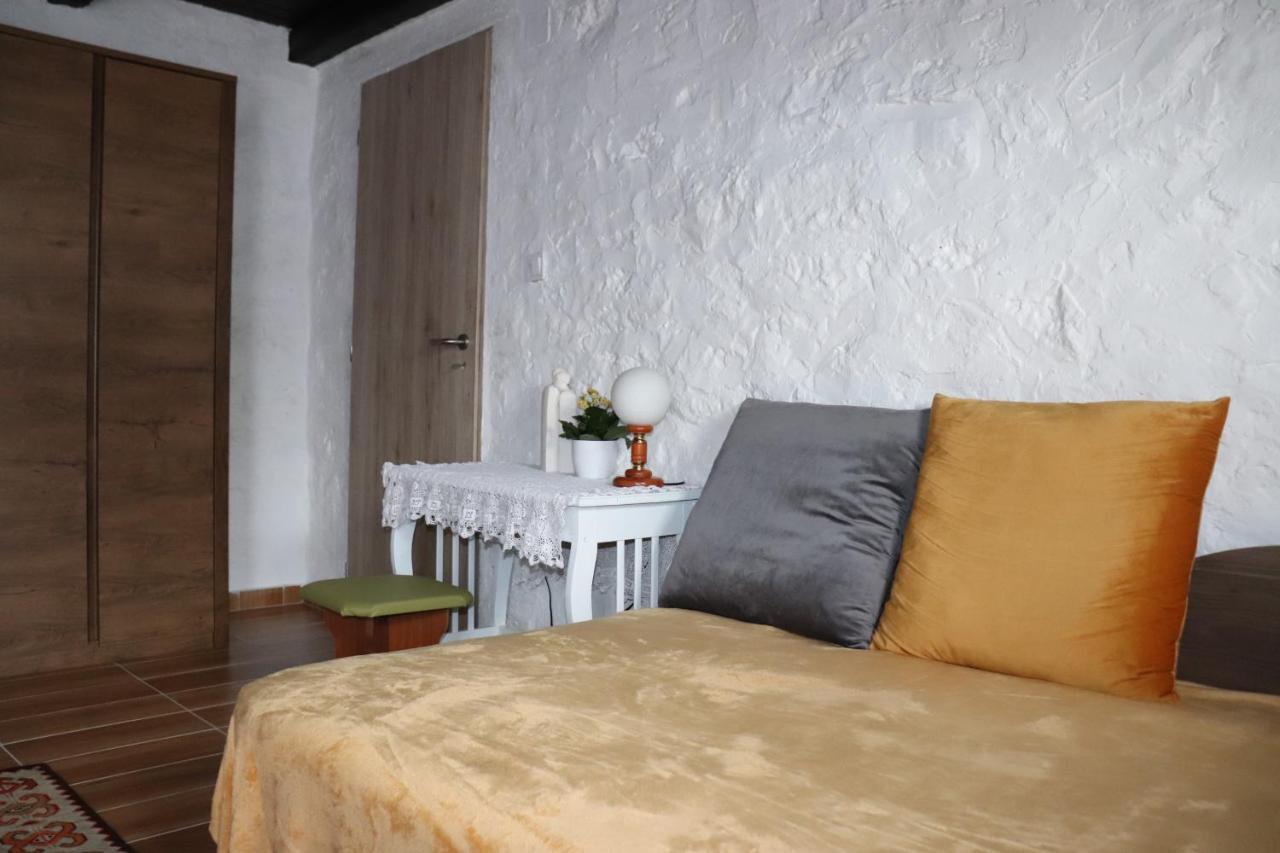 Lidia Vendeghaz Hotell Tata Exteriör bild