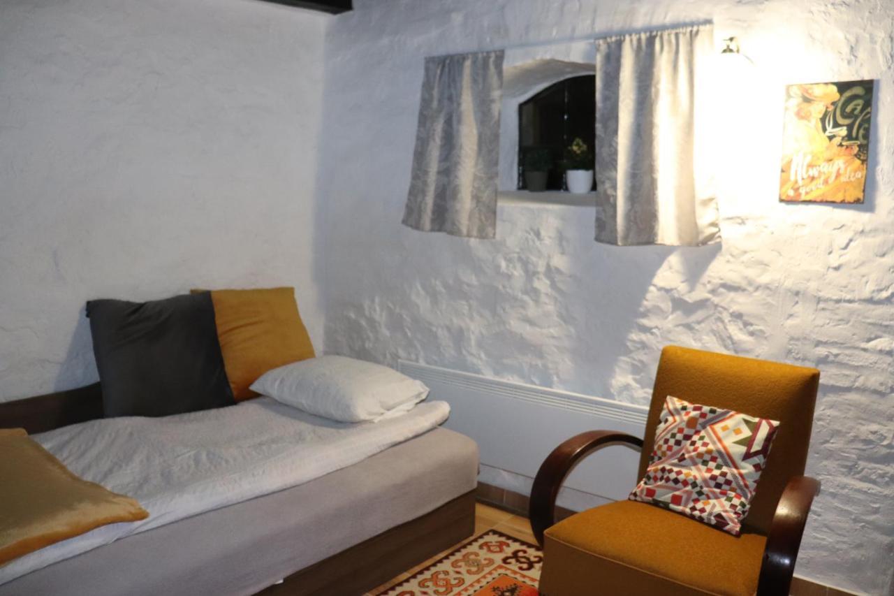 Lidia Vendeghaz Hotell Tata Exteriör bild