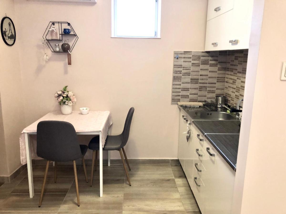 Lidia Vendeghaz Hotell Tata Exteriör bild