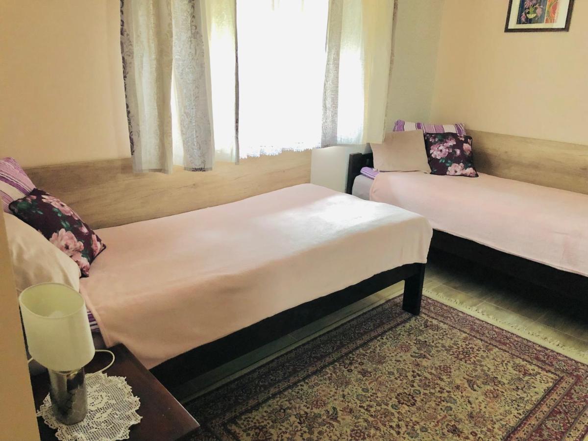 Lidia Vendeghaz Hotell Tata Exteriör bild