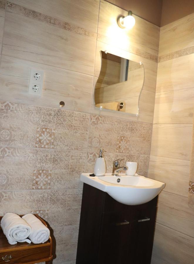 Lidia Vendeghaz Hotell Tata Exteriör bild